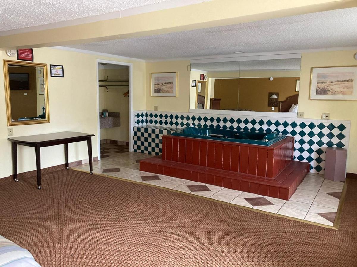 Rodeway Inn & Suites Сагино Экстерьер фото