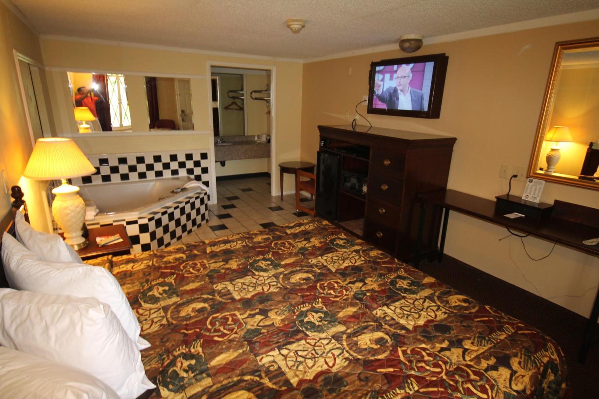 Rodeway Inn & Suites Сагино Экстерьер фото