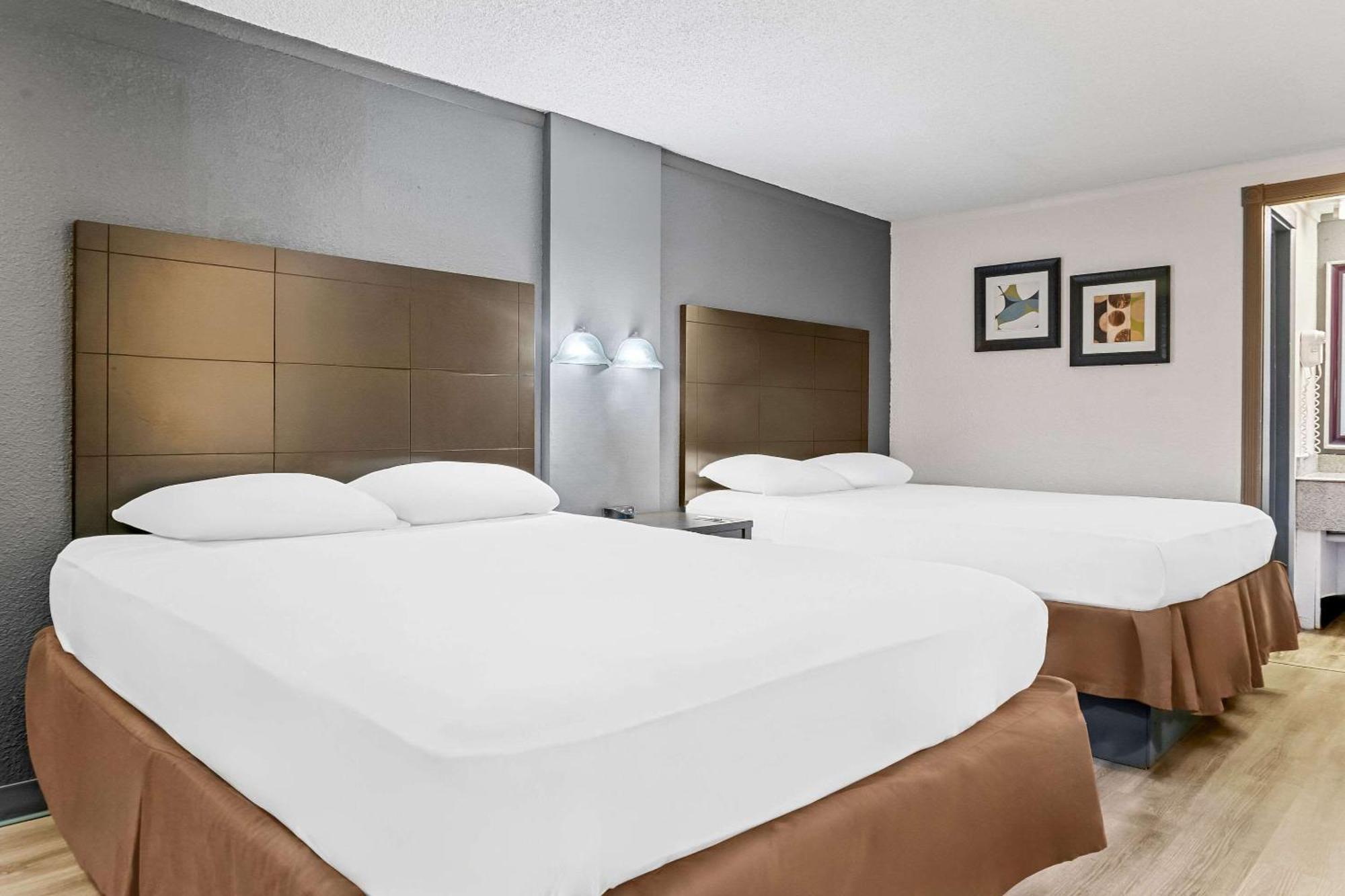 Rodeway Inn & Suites Сагино Экстерьер фото
