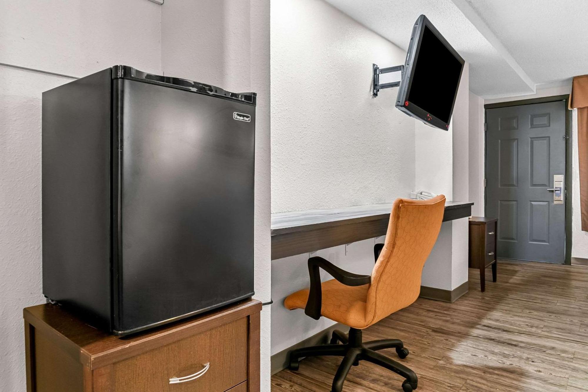 Rodeway Inn & Suites Сагино Экстерьер фото