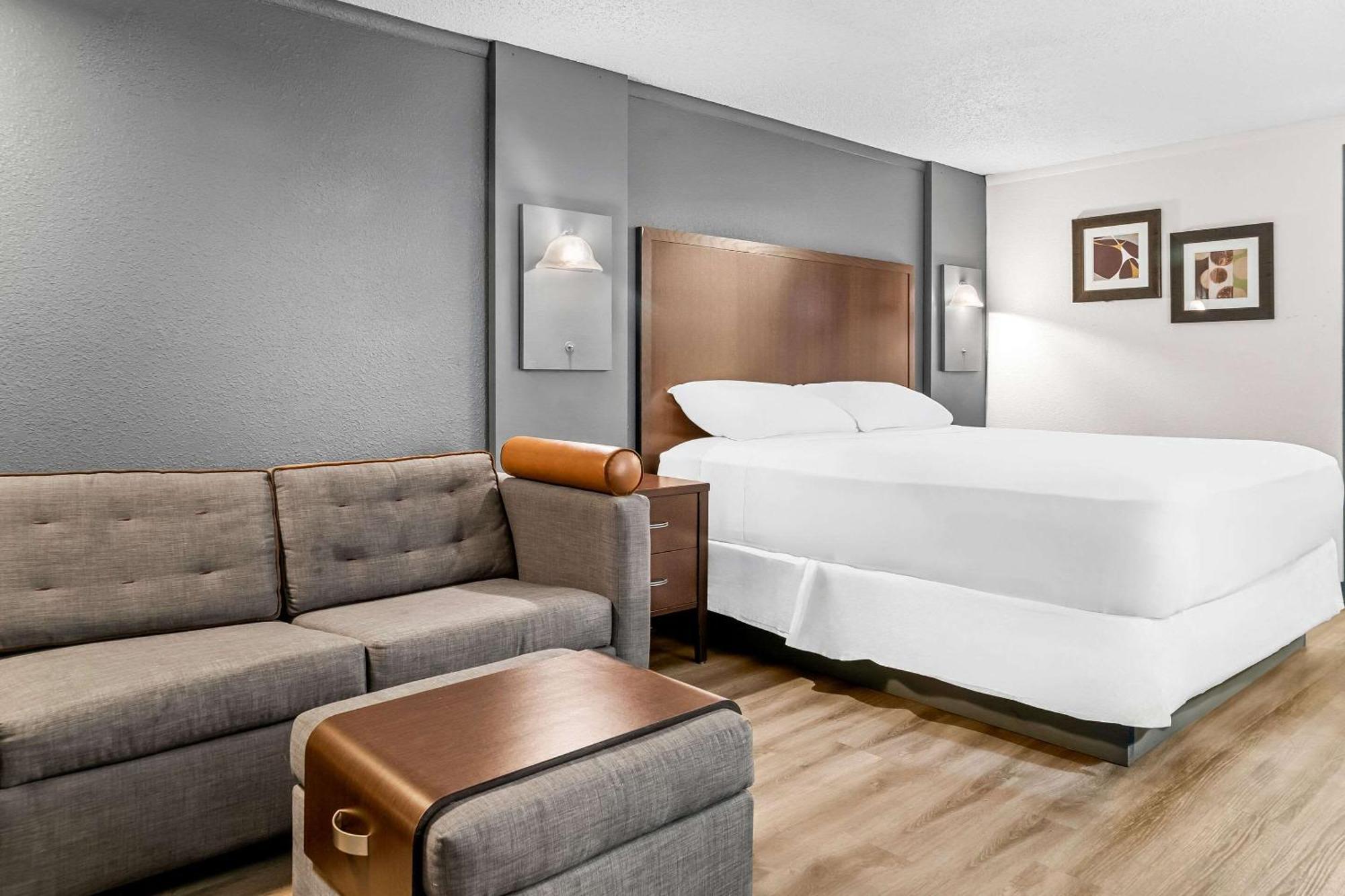 Rodeway Inn & Suites Сагино Экстерьер фото