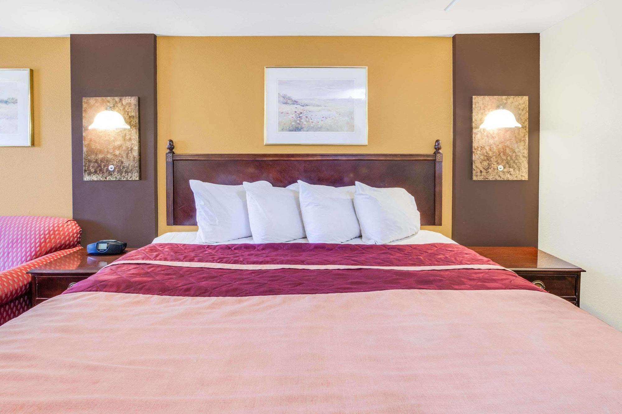 Rodeway Inn & Suites Сагино Экстерьер фото