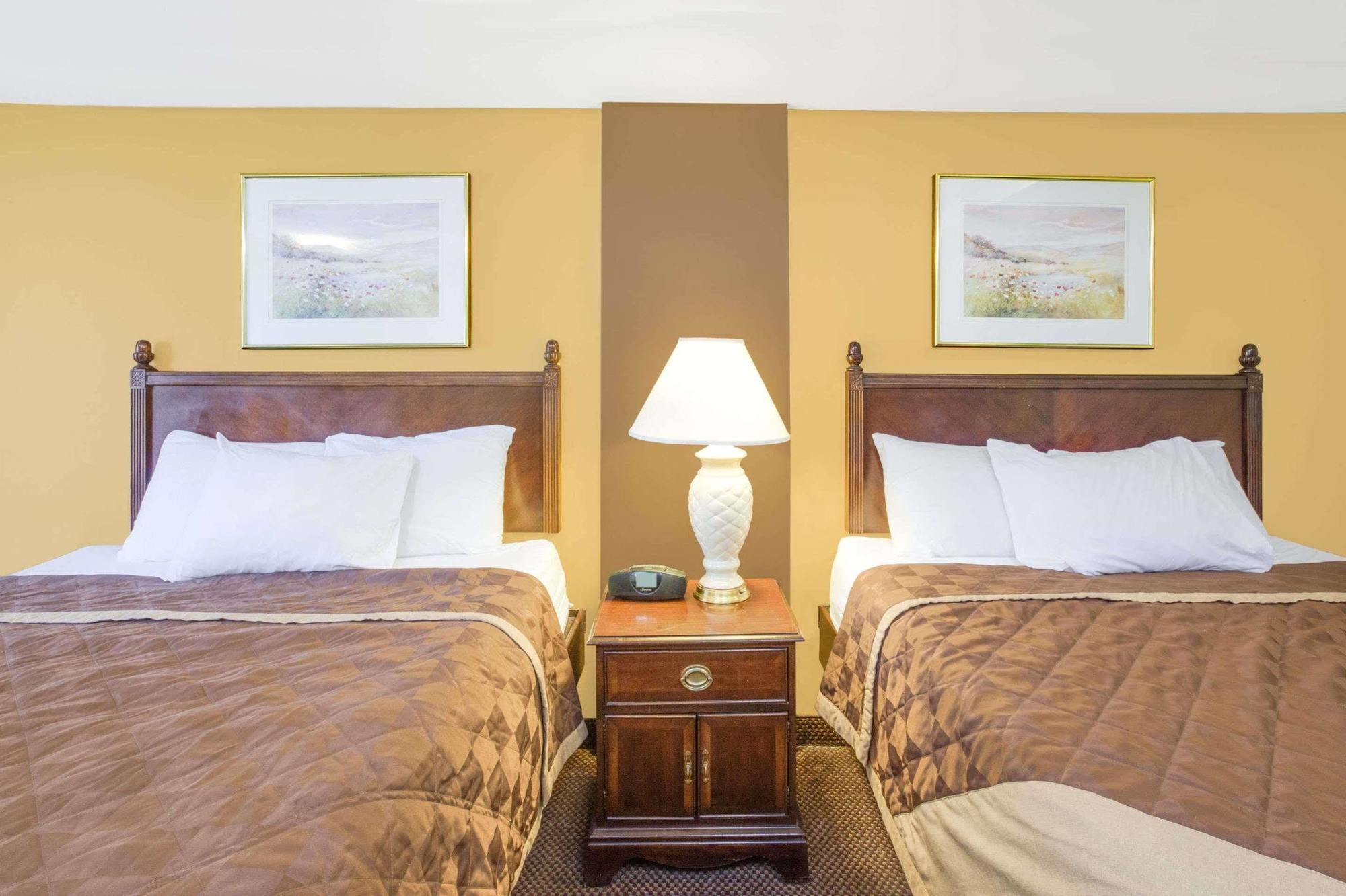 Rodeway Inn & Suites Сагино Экстерьер фото